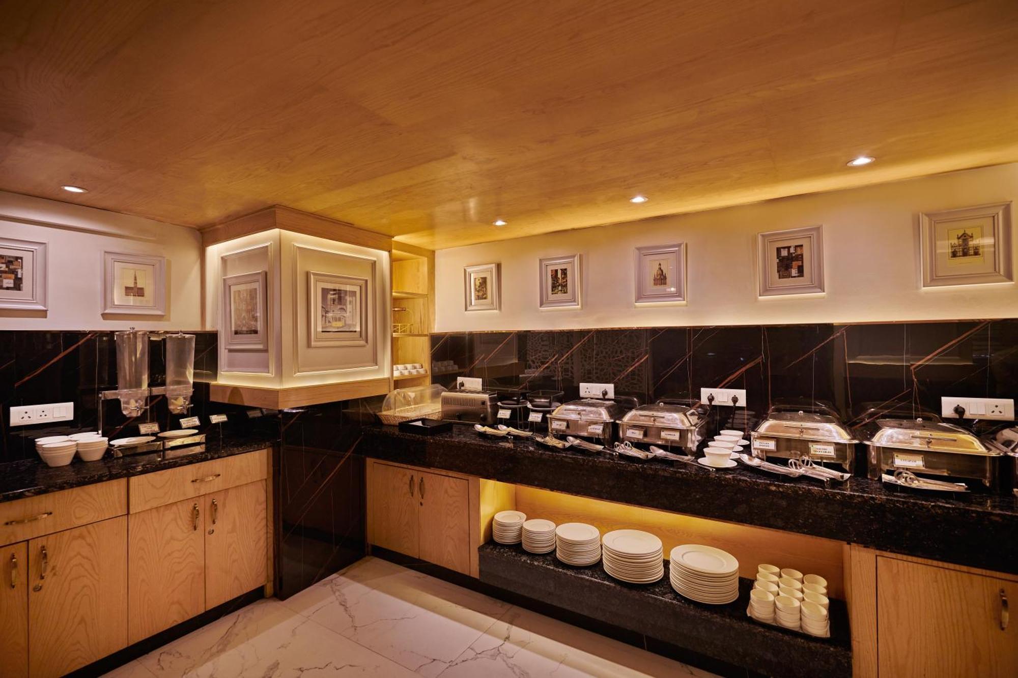 Deventure Sarovar Portico Patel Nagar Új-Delhi Kültér fotó